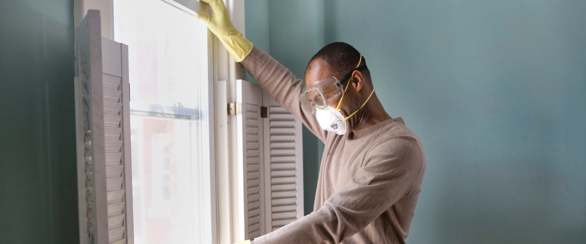 What should i wear when cleaning black mold?